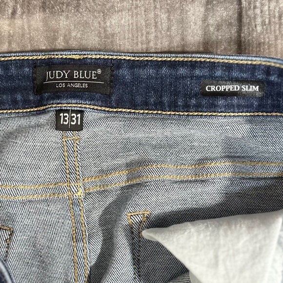 Judy Blue Cropped Slim Jeans [13106] - Picture 7 of 8